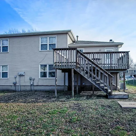 Beautiful And Cozy Olathe Home.
